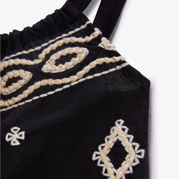 Zara Monochrome Geometric Crop Top - Picture 6 of 6